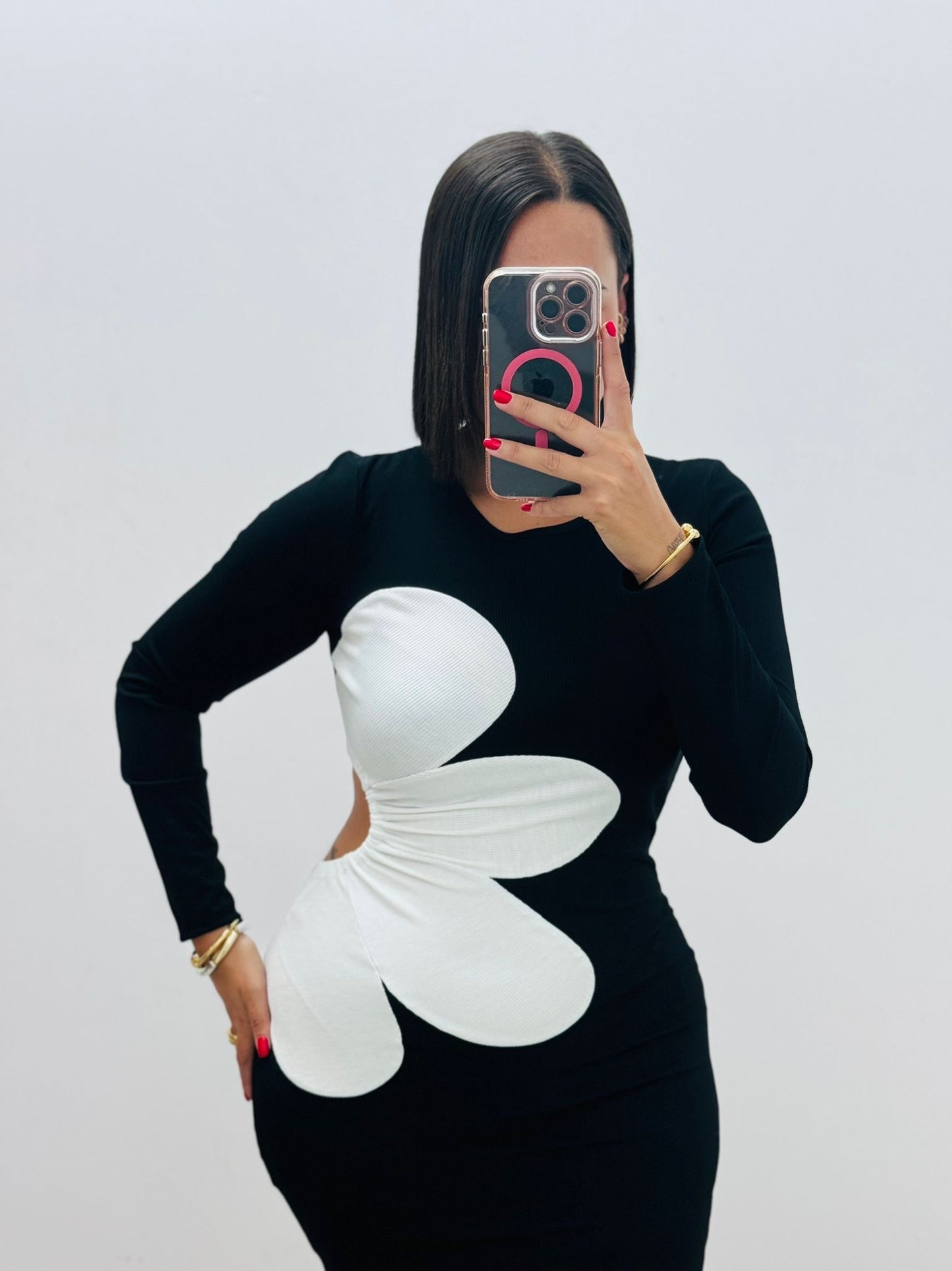 Vestido Negro Flor Blanca